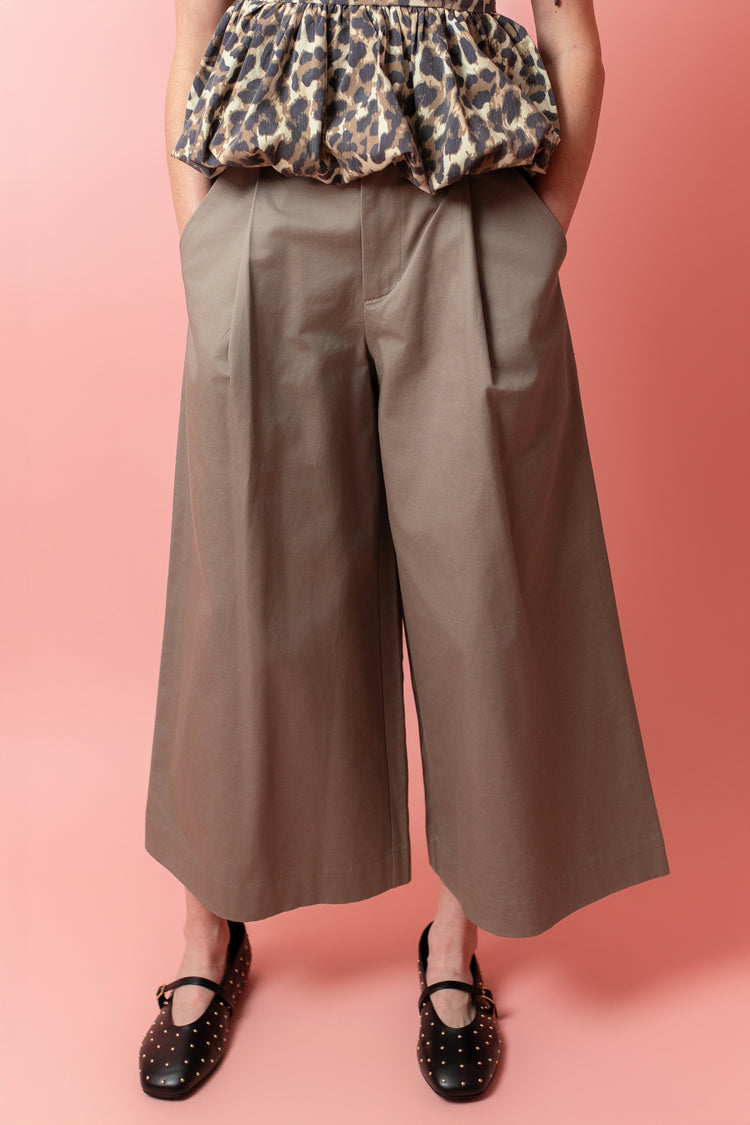 Loose Fit Pleated Wide Leg Pants