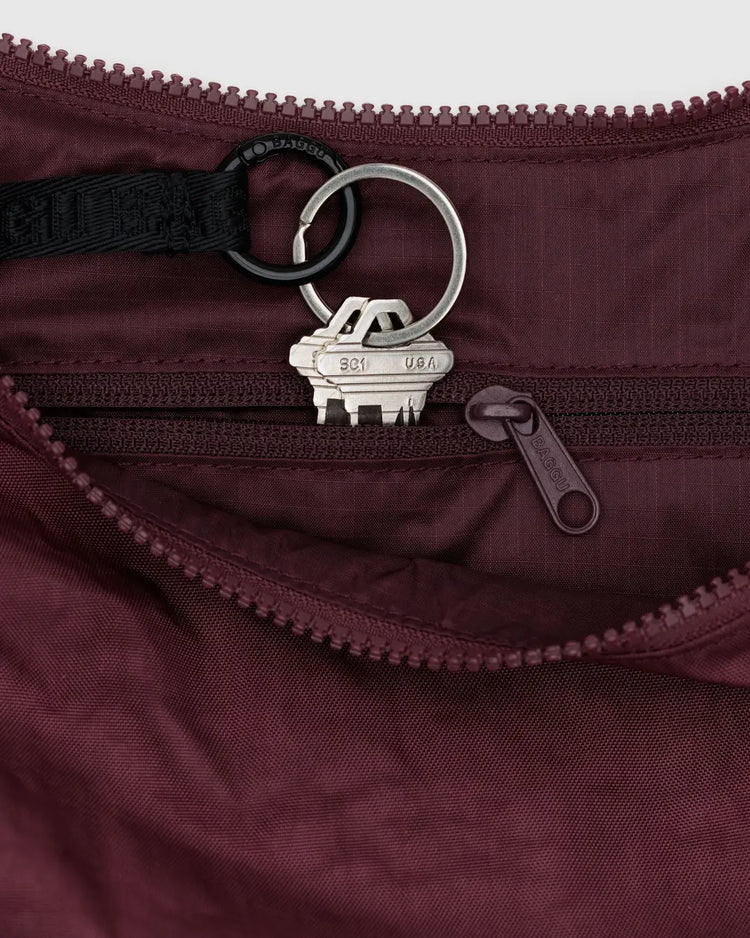 Baggu Medium Nylon Crescent Bag in Mahogany