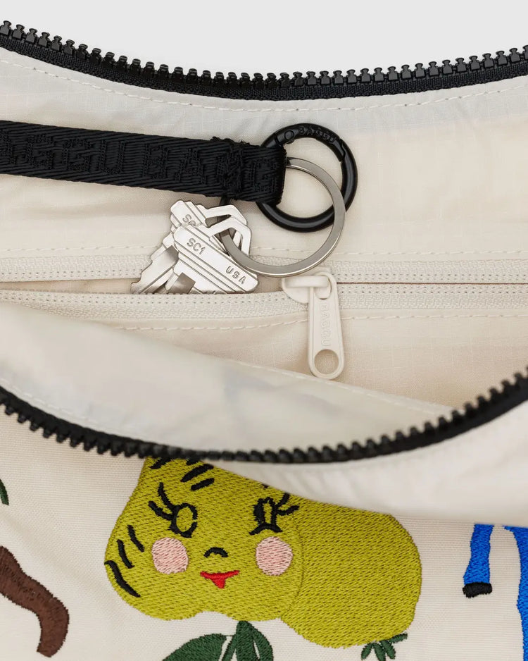 Baggu Medium Nylon Crescent Bag in Embroidered Painted Prairie