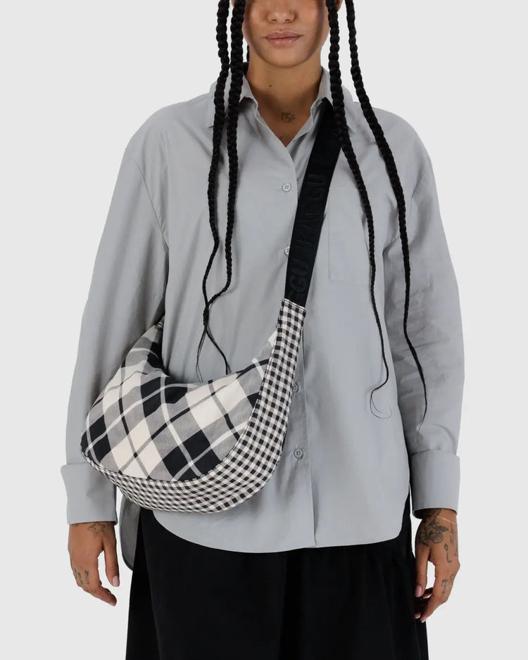 Baggu Medium Nylon Crescent Bag in Mixed Plaid